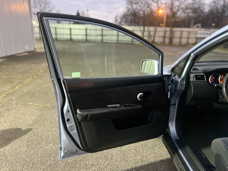 2009 Nissan Versa 1.8 SL