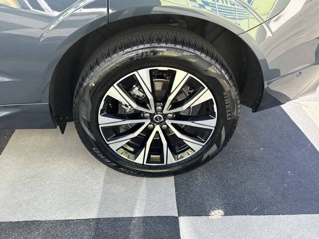 2025 Volvo XC60 B5 Plus Dark Theme