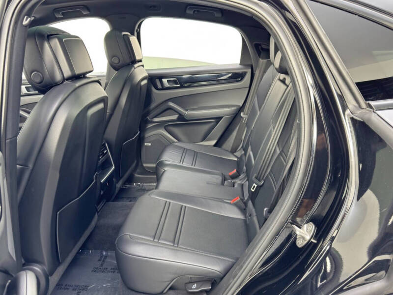 2022 Porsche Cayenne Coupe Platinum Edition