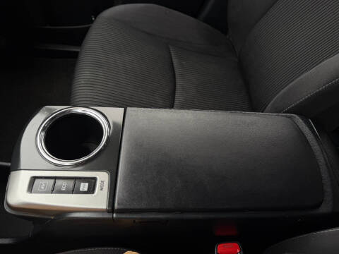 2017 Toyota Prius v Five