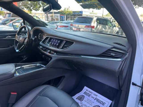 2022 Buick Enclave Essence