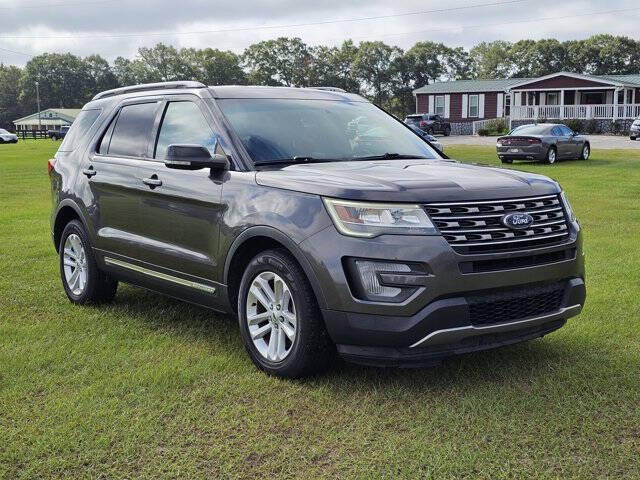 2017 Ford Explorer XLT's photo