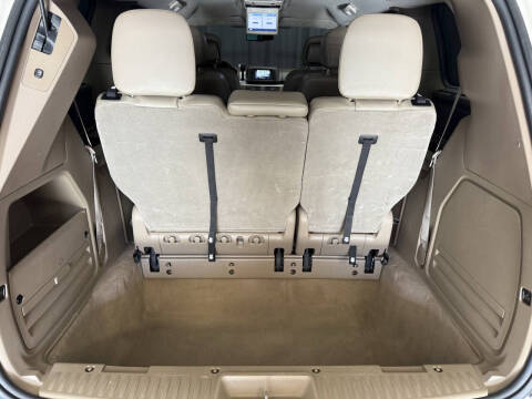 2012 Volkswagen Routan SE