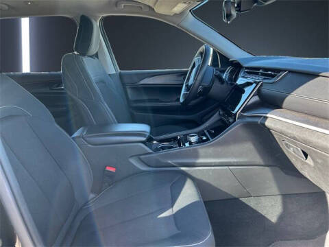 2023 Jeep Grand Cherokee L Laredo