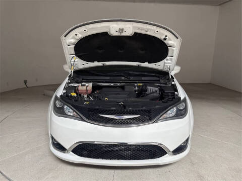 2020 Chrysler Pacifica Touring L