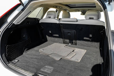 2023 Volvo XC60 B5 Ultimate Dark Theme