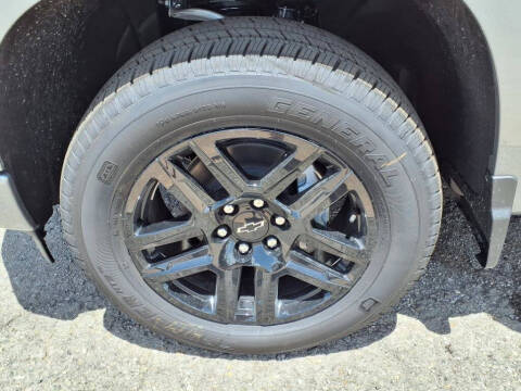 2025 Chevrolet Silverado 1500 Custom