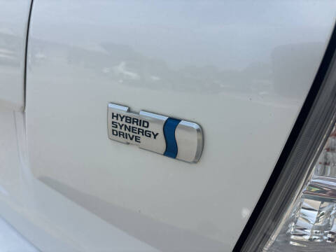 2014 Toyota Prius v Five