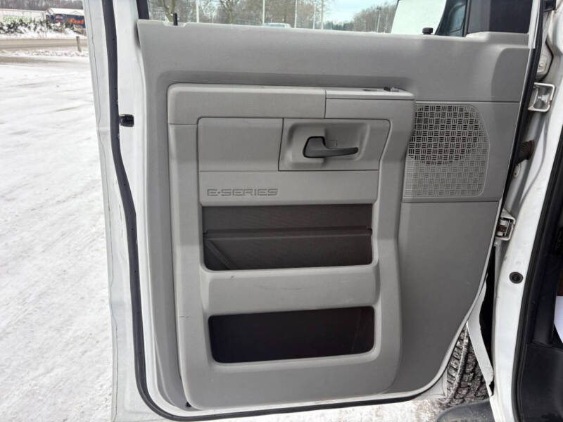 2013 Ford E-Series E-350 SD XLT