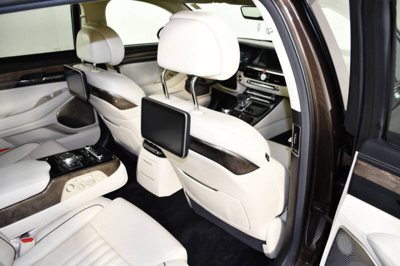 2019 Genesis G90