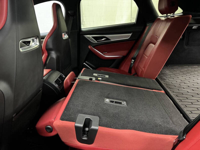 2024 Jaguar F-PACE P400 R-Dynamic S