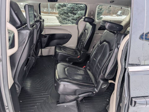 2022 Chrysler Pacifica Touring L