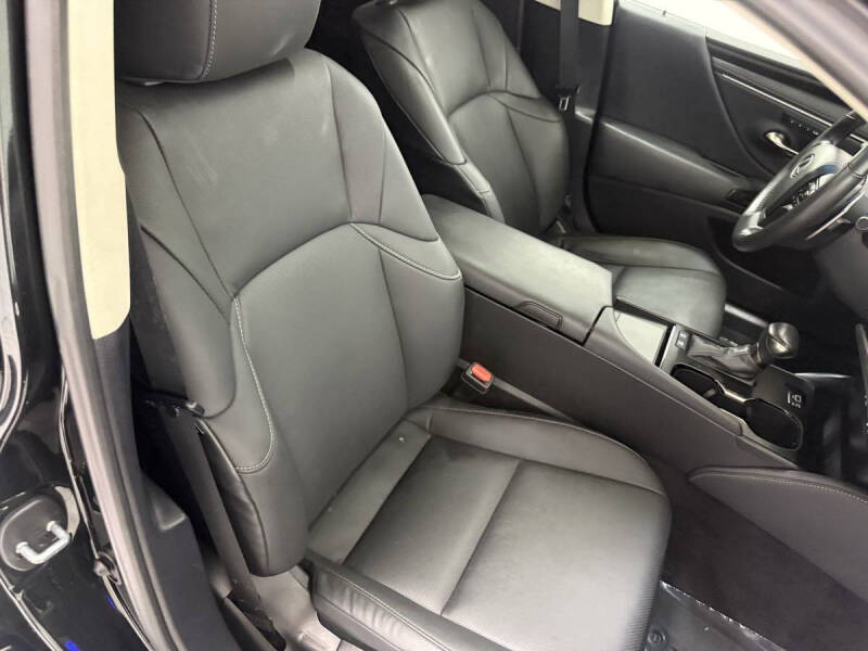 2024 Lexus ES 300h