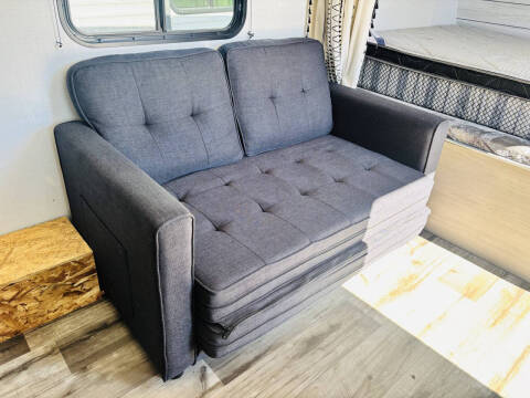 2023 Coleman Lantern 17B