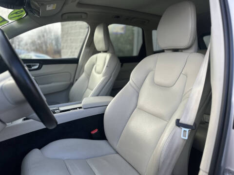 2019 Volvo XC60 T5 Momentum