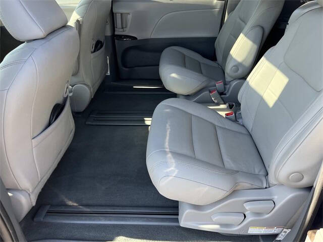 2020 Toyota Sienna XLE Premium 8-Passenger