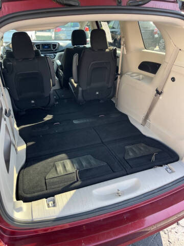 2020 Chrysler Voyager LX