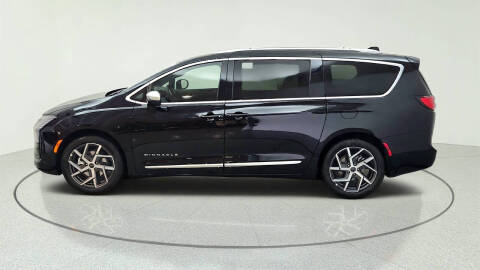 2027 Chrysler Pacifica Pinnacle