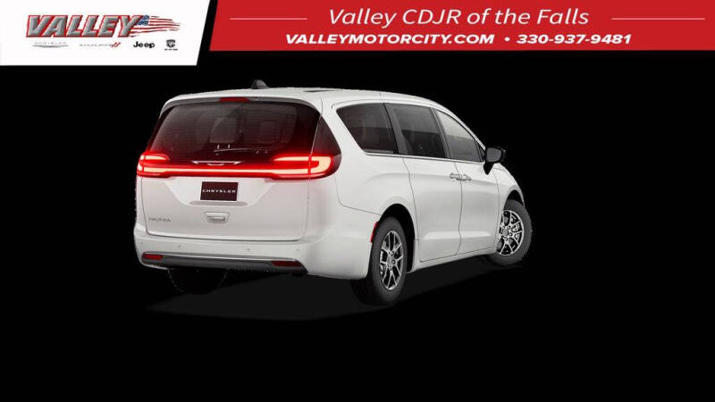 2027 Chrysler Pacifica Select