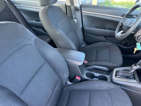 2019 Hyundai Elantra SE