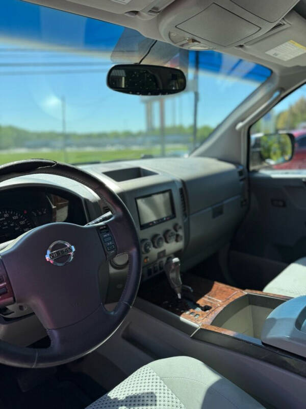 2004 Nissan Armada LE