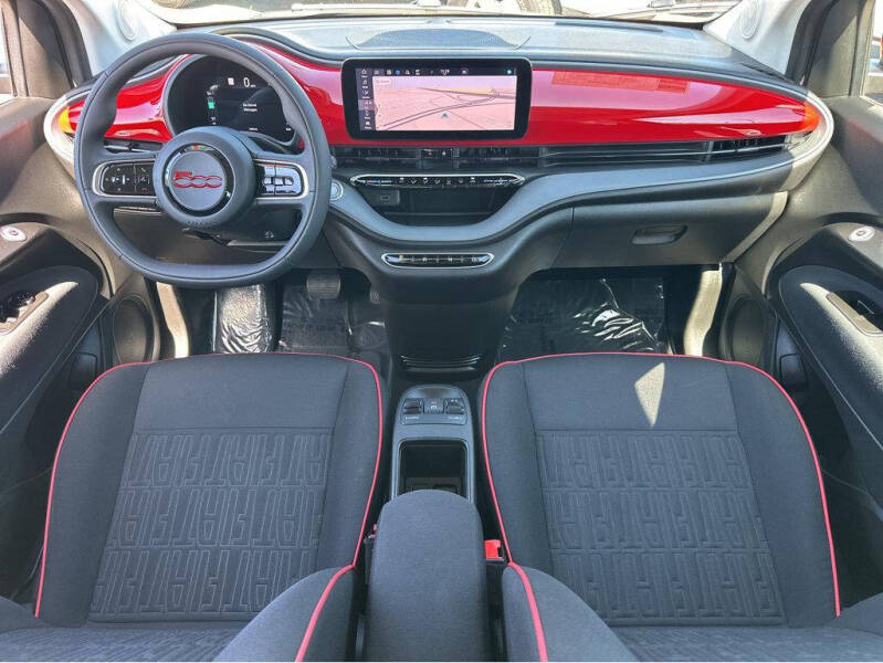 2024 FIAT 500e Inspi(RED)