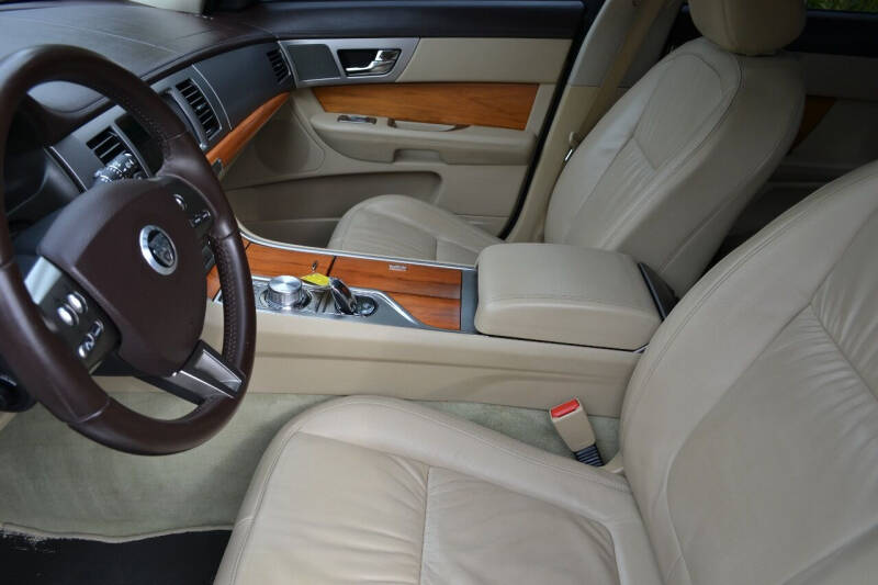 2010 Jaguar XF