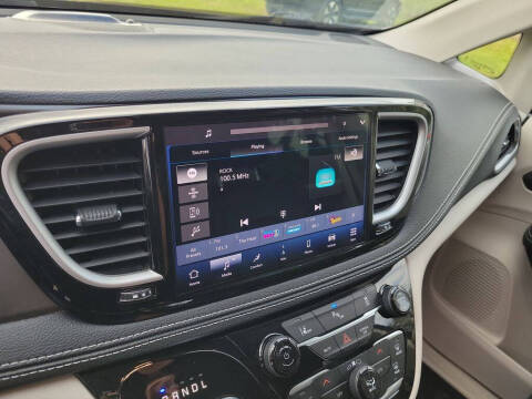 2024 Chrysler Pacifica Plug-In Hybrid Select