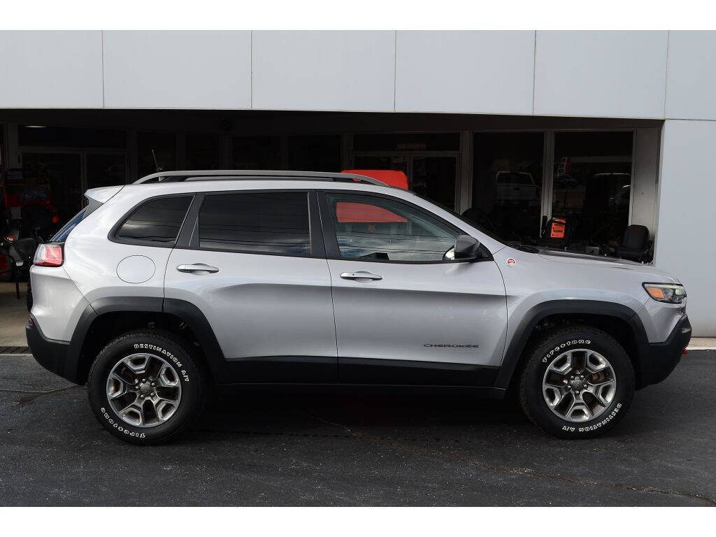 2019 Jeep Cherokee for sale at EARL DUFF PRE-OWNED CENTER in Harriman, TN