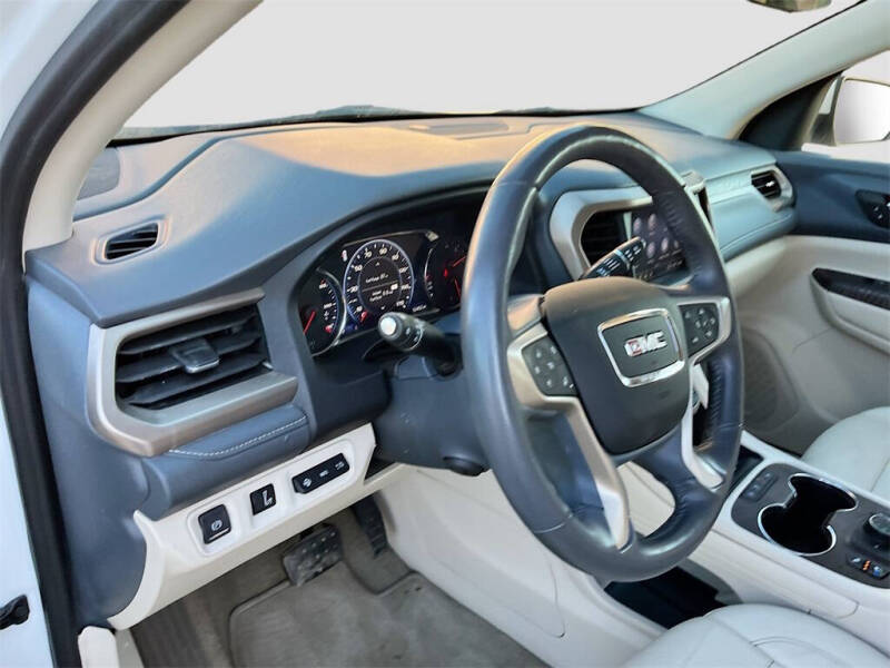 2022 GMC Acadia Denali