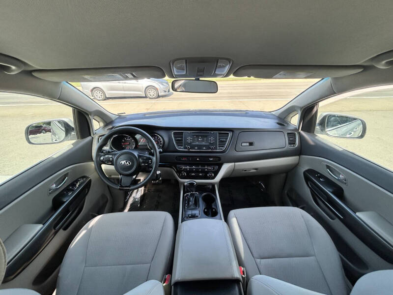 2016 Kia Sedona L