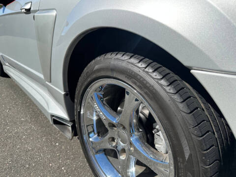 2004 Ford Mustang GT Deluxe