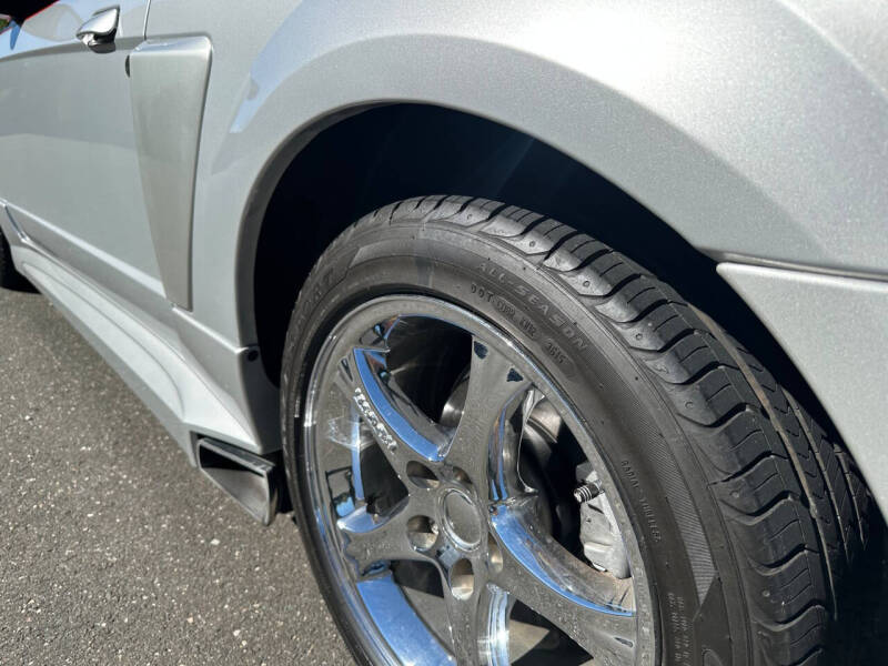 2004 Ford Mustang GT Deluxe