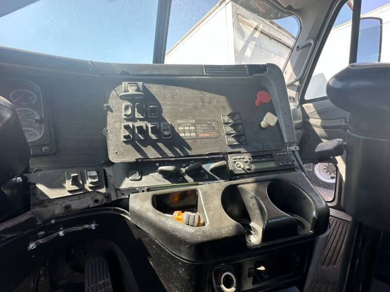 2006 Freightliner Columbia Day Cab