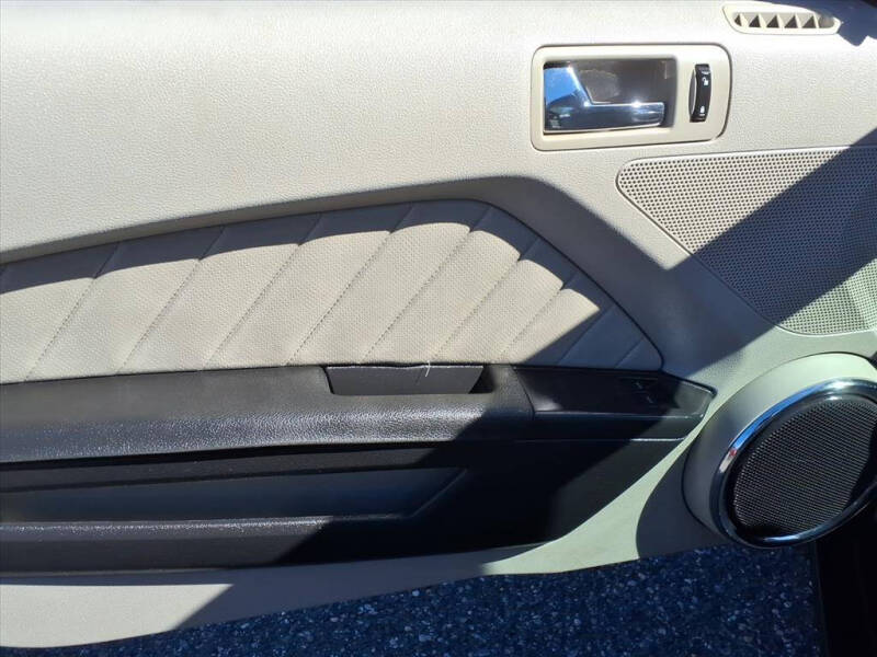 2011 Ford Mustang V6 Premium