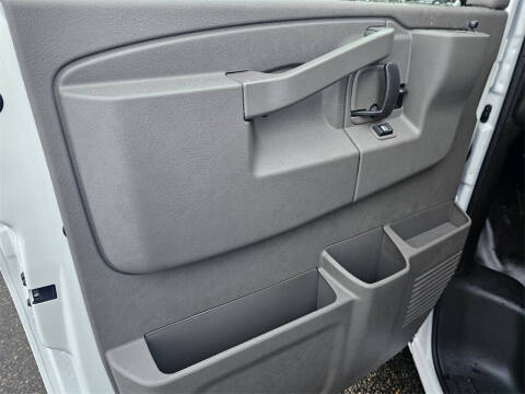 2025 Chevrolet Express 3500