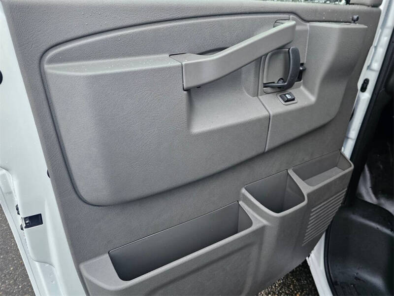 2025 Chevrolet Express 3500