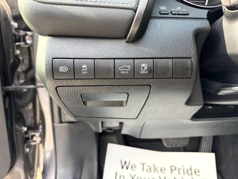 2023 Toyota Camry Hybrid SE