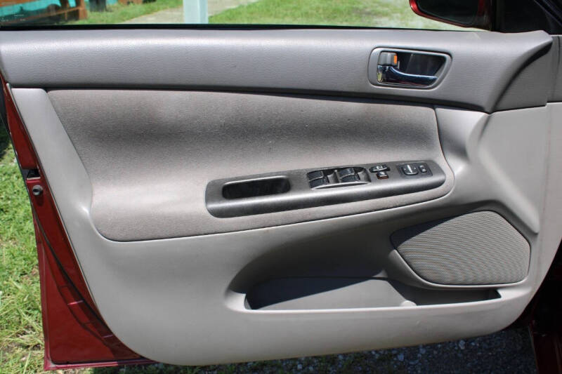 2005 Toyota Camry LE