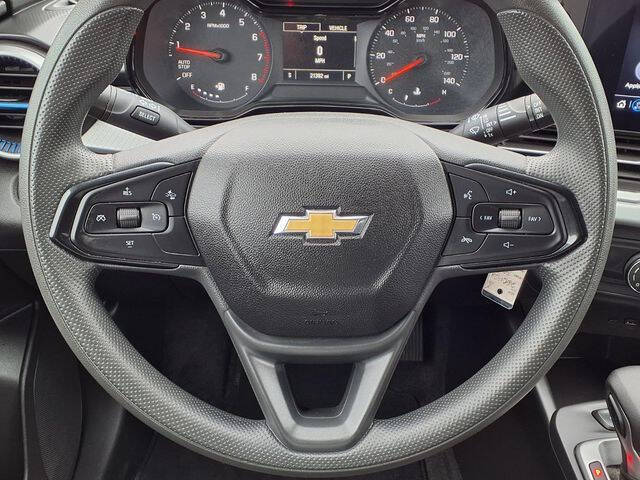 2025 Chevrolet Trax LS