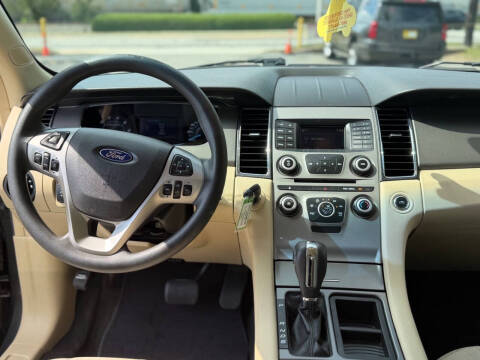 2017 Ford Taurus SE