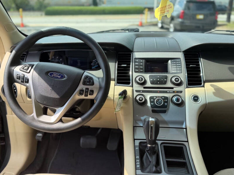 2017 Ford Taurus SE