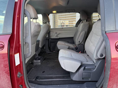 2021 Toyota Sienna LE 8-Passenger