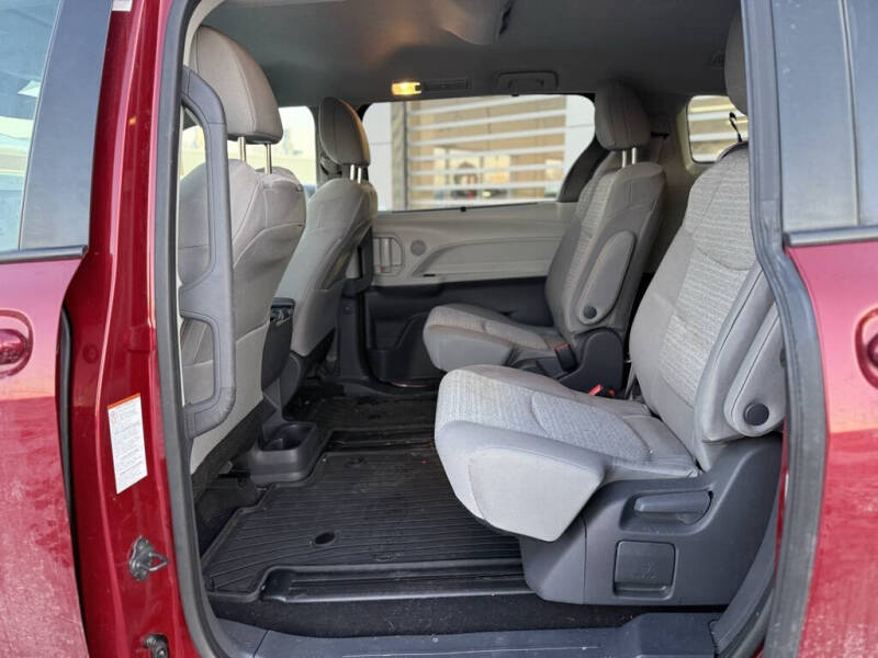 2021 Toyota Sienna LE 8-Passenger