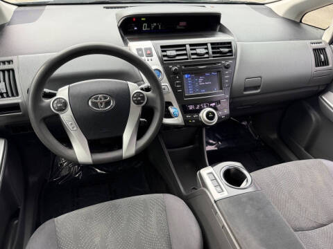 2013 Toyota Prius v Two