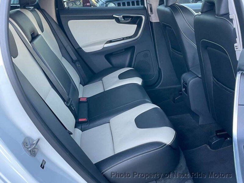 2017 Volvo XC60 T6 Dynamic