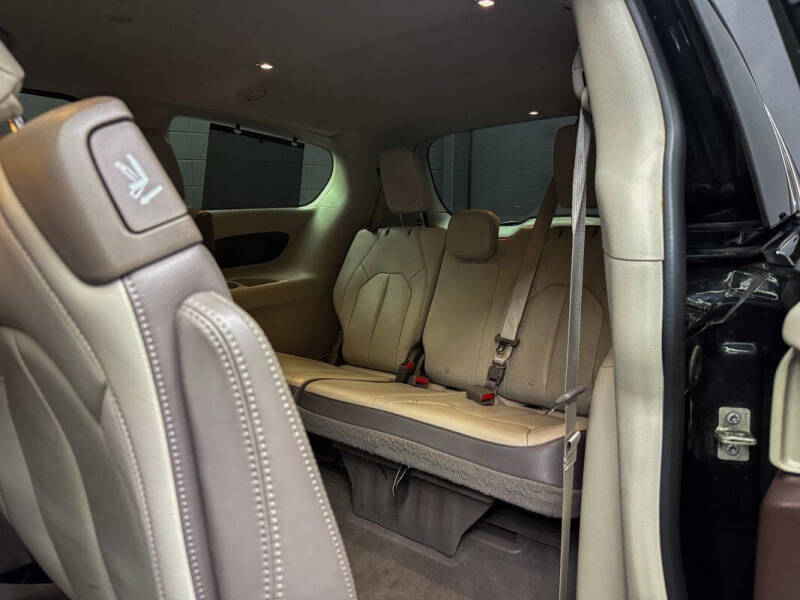 2017 Chrysler Pacifica Touring-L Plus