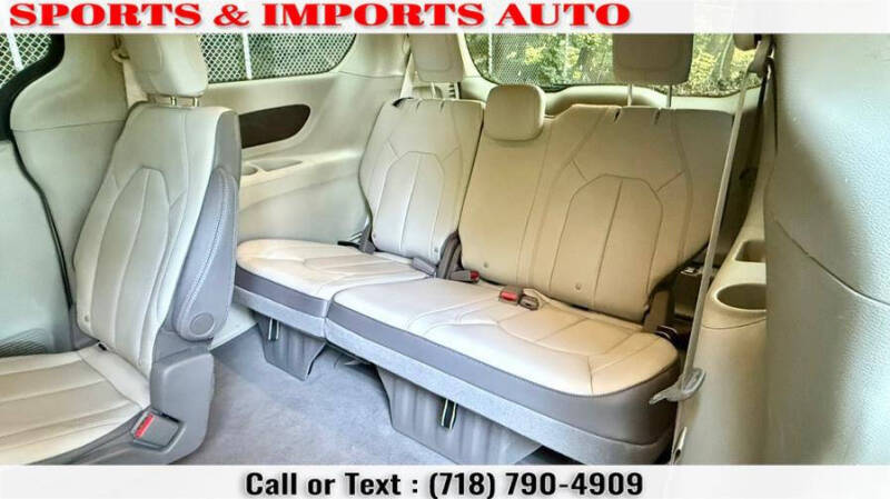 2020 Chrysler Voyager LXi