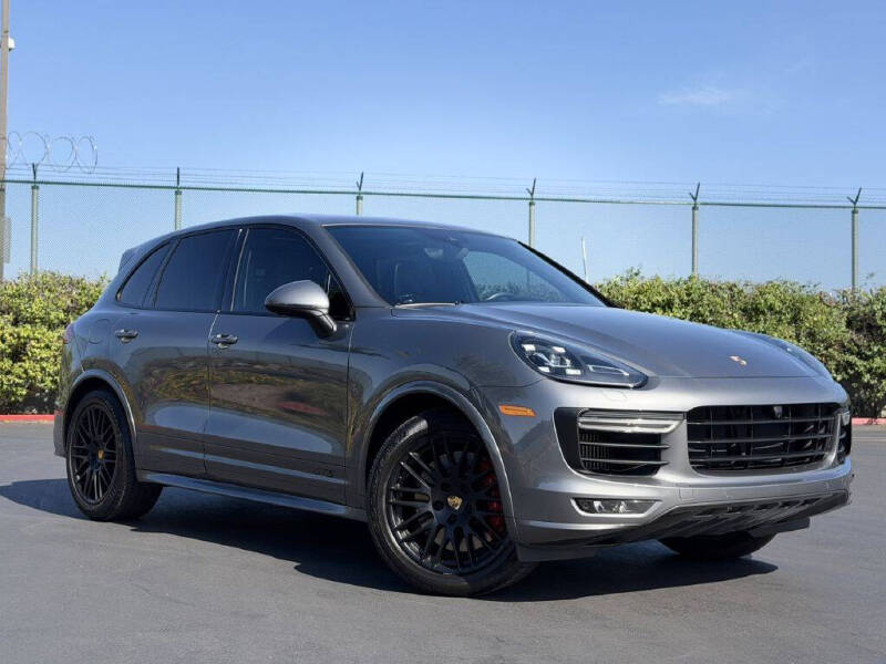 2017 Porsche Cayenne GTS