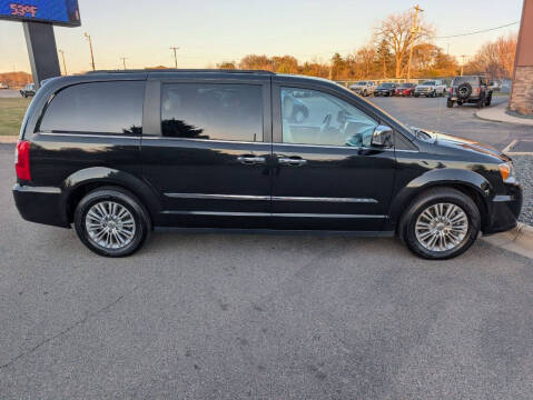 2016 Chrysler Town and Country Touring-L Anniversary Edition